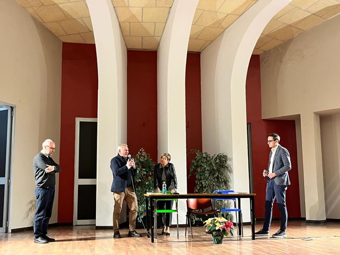 Fiammetta Borsellino incontra Gavirate: «Mio padre mi ha insegnato senso del dovere e onestà. E' il messaggio che ci deve restare» Fiammetta Borsellino incontra Gavirate: «Mio padre mi ha insegnato senso del dovere e onestà. E' il messaggio che ci deve restare»