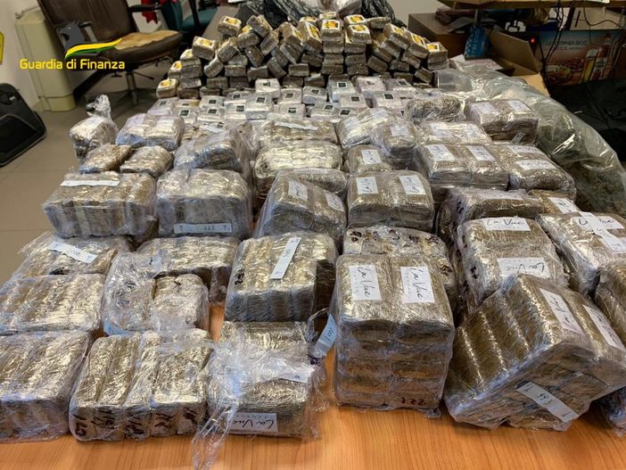 Traffico internazionale di stupefacenti: arresti anche in Lombardia Traffico internazionale di stupefacenti: arresti anche in Lombardia