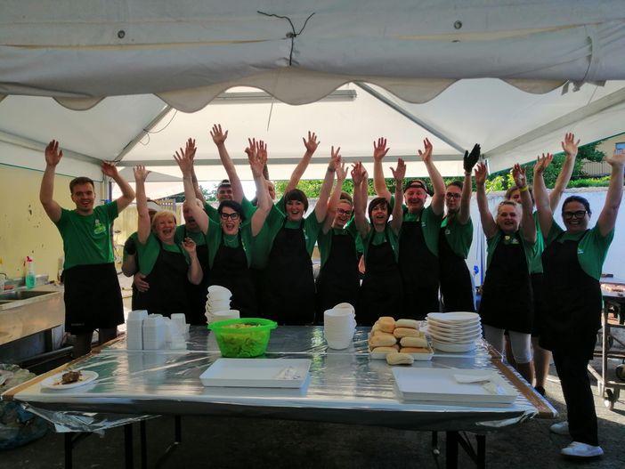 Gruppo di volontari della Pro Loco Inarzo (foto dalla pagina Facebook)