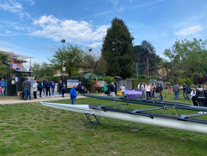 Un momento di festa alla Canottieri Arolo Un momento di festa alla Canottieri Arolo