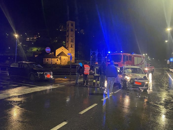 Le immagini dell'incidente sul ponte tratte da Ossolanews.it