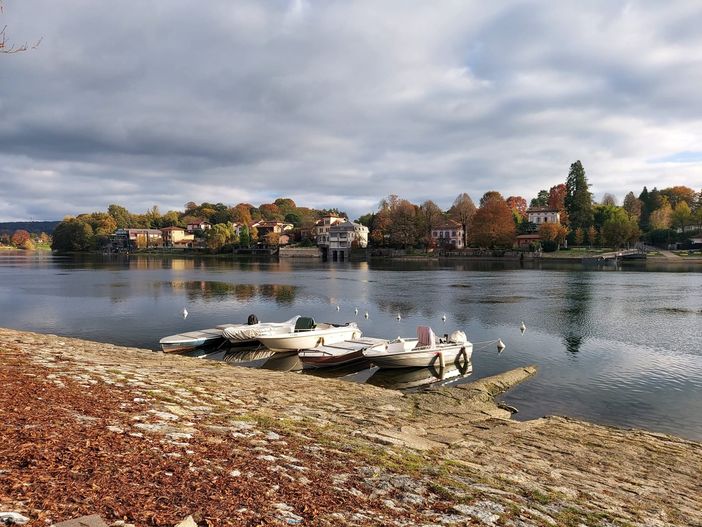 Uno scorcio del lungofiume di Sesto Calende Uno scorcio del lungofiume di Sesto Calende