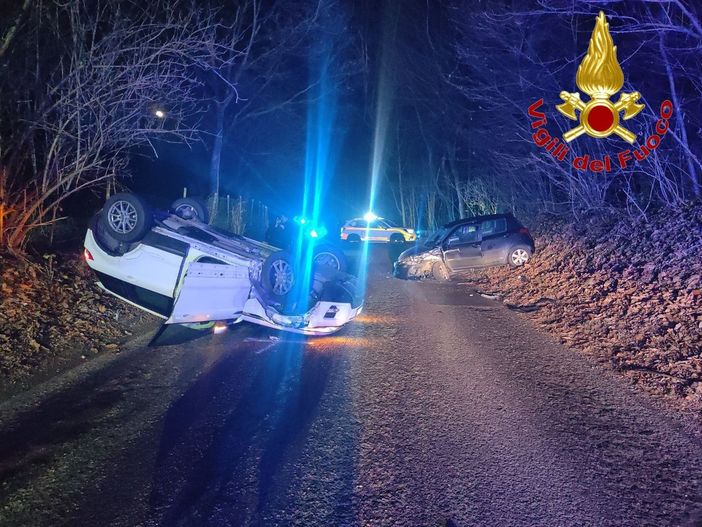 Incidente stradale con ribaltamento ad Albizzate: ferite le due conducenti Incidente stradale con ribaltamento ad Albizzate: ferite le due conducenti
