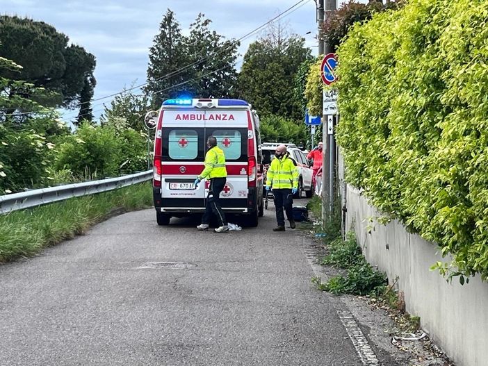 I soccorsi in azione in via Ciro Menotti dov'è rimasta gravemente ferita Lavinia Limido
