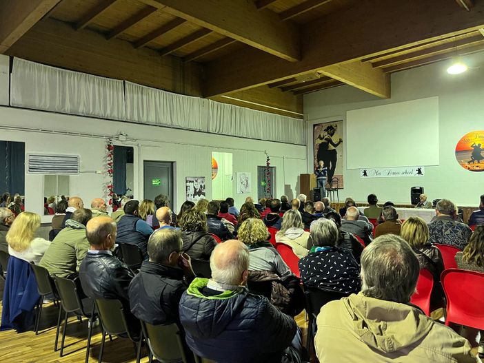 L'assemblea pubblica sul futuro dell'asilo di Voltorre L'assemblea pubblica sul futuro dell'asilo di Voltorre