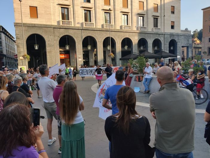 Varese Libera in piazza con l‘avvocato per «strutturare la resistenza contro i tentativi autoritari» Varese Libera in piazza con l‘avvocato per «strutturare la resistenza contro i tentativi autoritari»