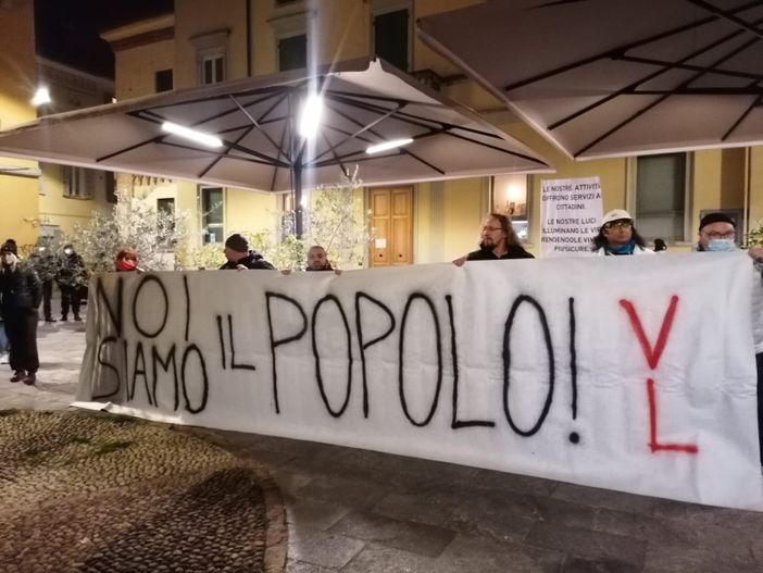 FOTO E VIDEO. In piazza ancora la protesta, ma il coro di voci si abbassa FOTO E VIDEO. In piazza ancora la protesta, ma il coro di voci si abbassa