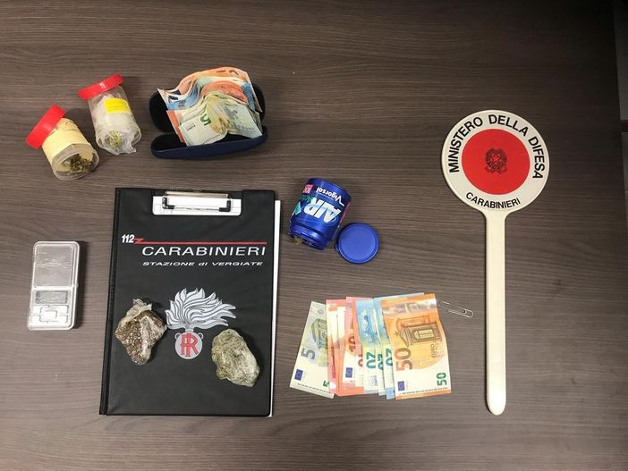 Vergiate, notte di controlli sul Sempione: denunciati due giovani trovati con hashish e marijuana