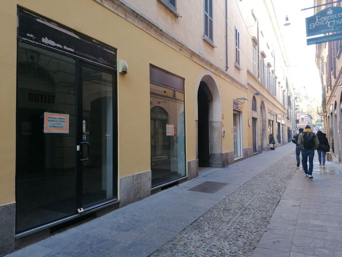 Via San Martino Cenerentola dello shopping, sempre più vetrine abbandonate Via San Martino Cenerentola dello shopping, sempre più vetrine abbandonate