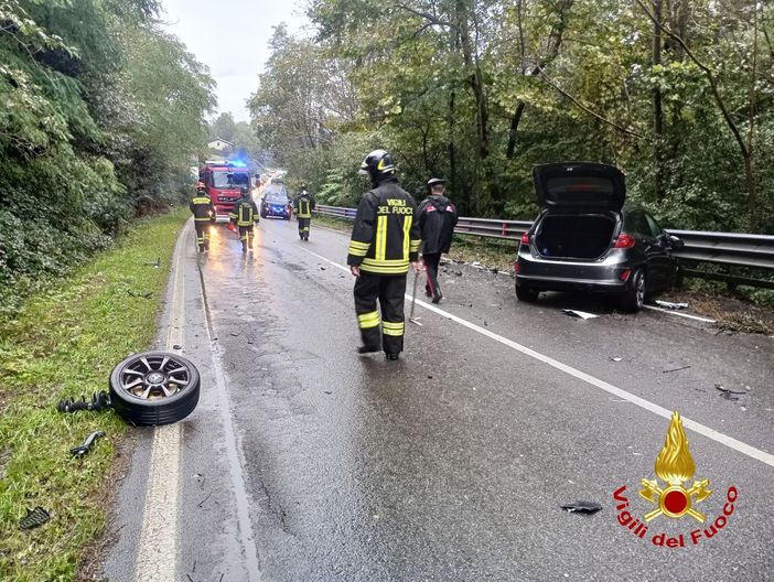 FOTO. Frontale tra auto sulla Provinciale a Luino: due feriti FOTO. Frontale tra auto sulla Provinciale a Luino: due feriti