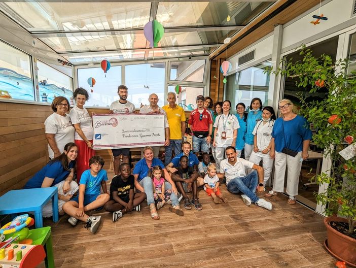 Da Sorridi con Barbara un assegno per la ricerca contro i tumori pediatrici