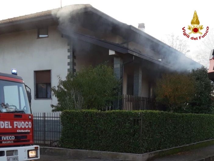 Ancora un incendio a Busto Arsizio: va a fuoco una villetta