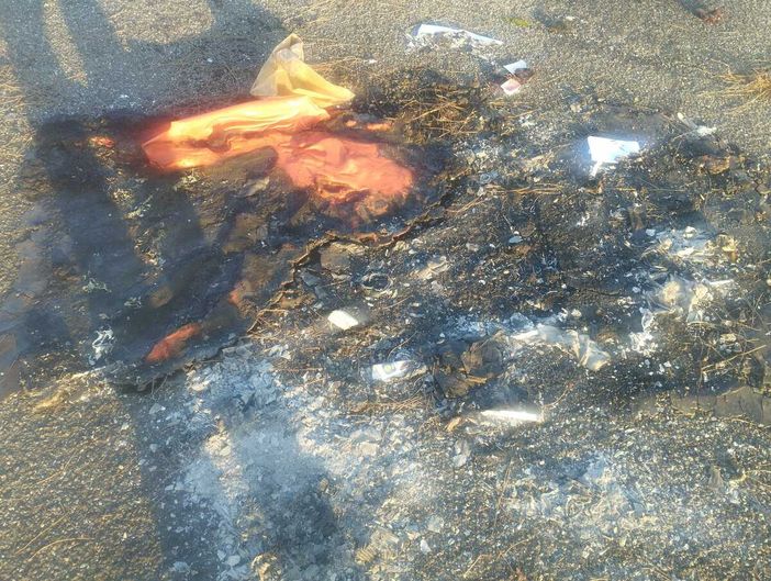 Quel che resta di uno dei jersey carbonizzati