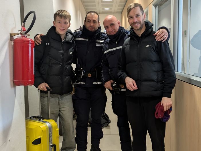 Famiglia islandese perde una valigia, la Polizia Locale di Gallarate la trova e la restituisce Famiglia islandese perde una valigia, la Polizia Locale di Gallarate la trova e la restituisce