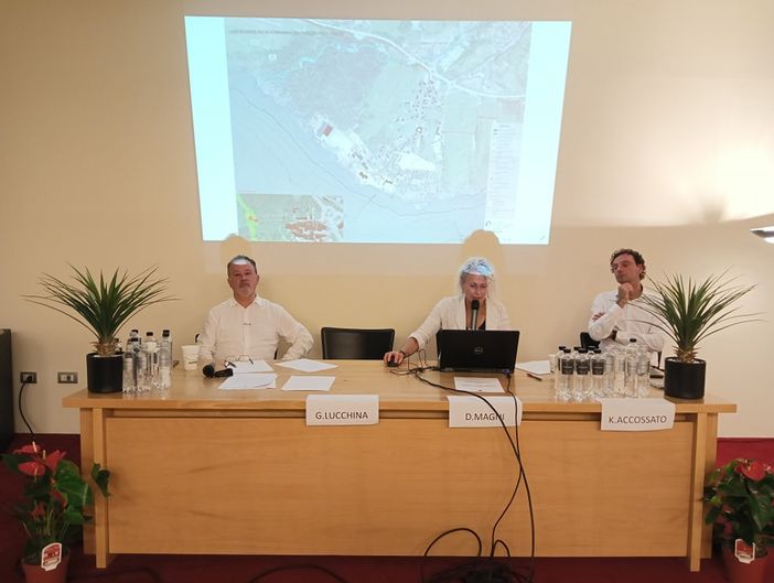 Un momento del convegno sul lago di Varese organizzato dall'associazione "Gavirate tra parco e lago"