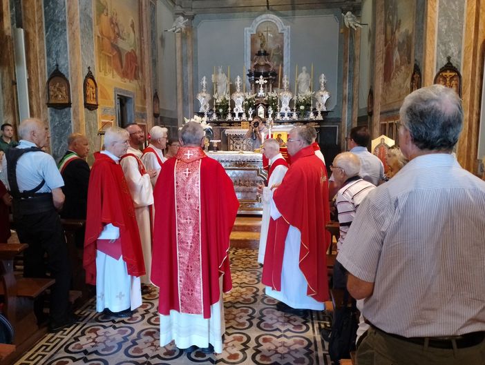 Maccagno in festa per i sessant'anni di sacerdozio di don Rossotti