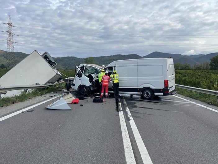 Le immagini del tragico schianto frontale avvenuto il 2 settembre del 2022 nel Bresciano Le immagini del tragico schianto frontale avvenuto il 2 settembre del 2022 nel Bresciano