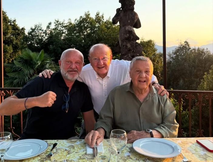 Renato Pozzetto con Boldi e Pucci in occasione dell'85esimo compleanno dell'attore lavenese lo scorso luglio