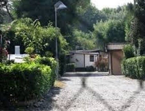 «Camping di Azzate, avviata indagine della Procura. Ats e Arpa relazionino sulla presenza di rifiuti»