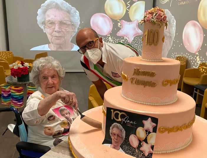 Nonna Olimpia con il sindaco Marco Cavallin