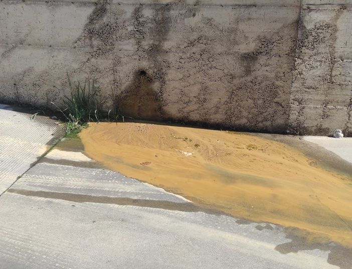 Fango nel parcheggio sotterraneo di Premezzo a Cavaria: «Non si tratta di acqua di fogna» Fango nel parcheggio sotterraneo di Premezzo a Cavaria: «Non si tratta di acqua di fogna»