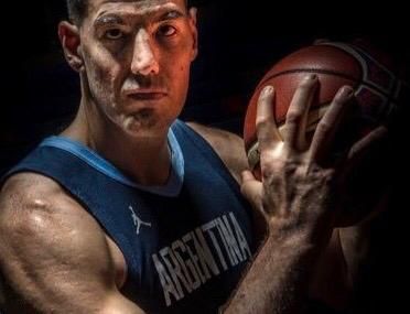 UNA STELLA SCENDE SULLA TERRA: LUIS SCOLA FIRMA PER VARESE