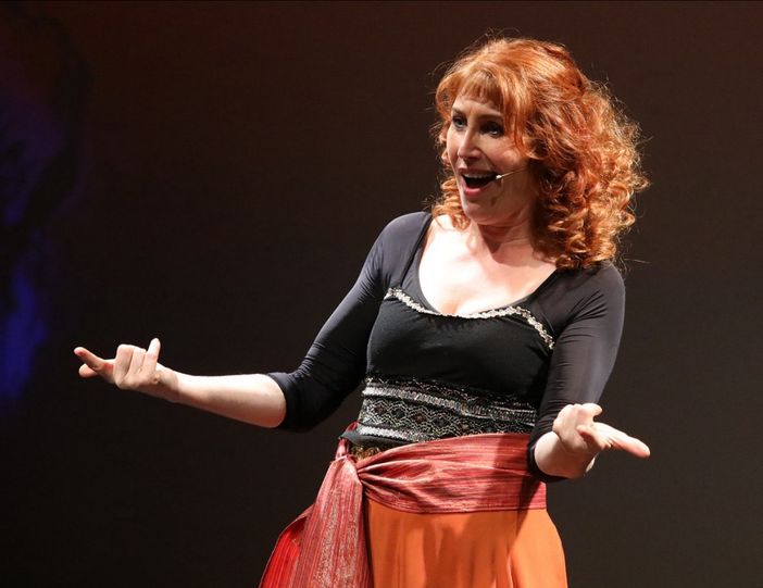 Il teatro arriva al cinema con Amico Fragile: in scena Mistero Buffo