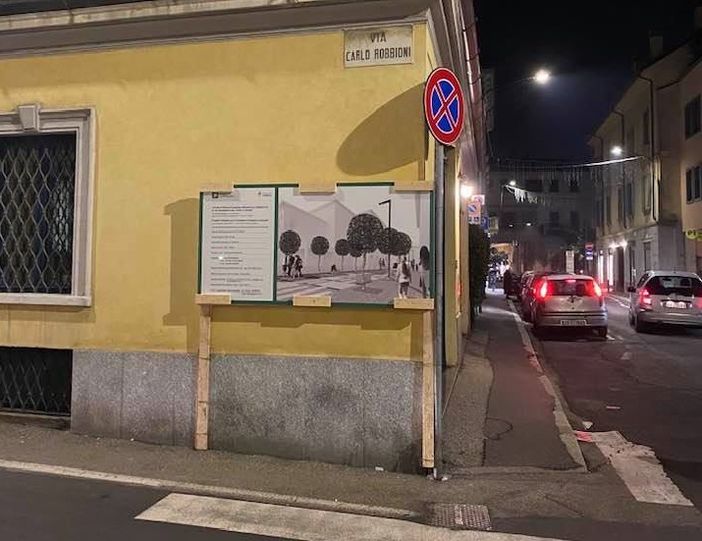 Rimosso il cartello dal giardinetto di Liala, Zanzi: «Intanto le aiuole sono da rifare e ripristinare»