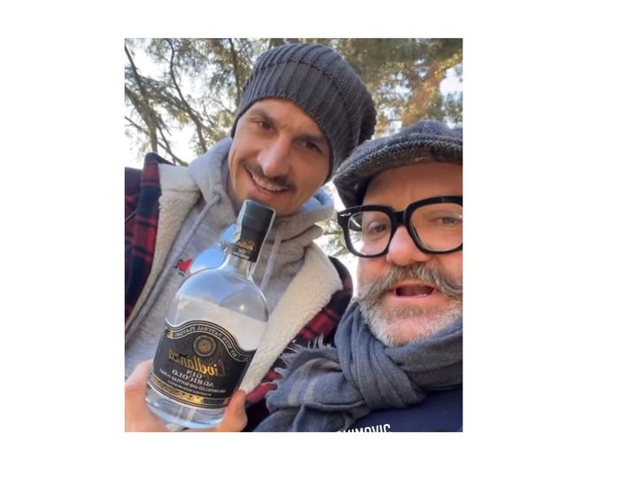 Zlatan Ibrahimovic con il gin varesino della livellanza