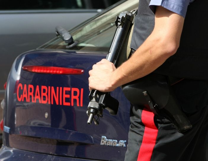 Malpensa, utilizza l'auto di una cliente e non si ferma al posto di blocco: dipendente in nero di un parcheggio denunciato