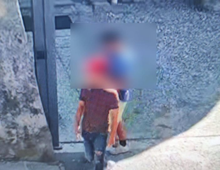 Le immagini della videosorveglianza del Comune di Cavaria con Premezzo hanno permesso di immortalare i ladri e la loro auto