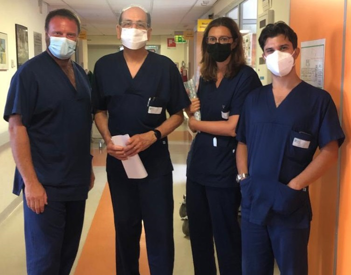 Il dottor Mauro Zaffaroni, secondo da sinistra, con lo staff medico