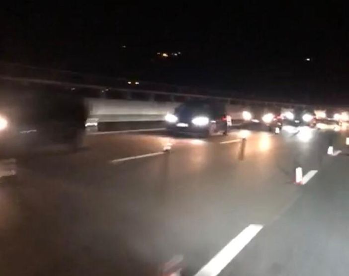 VIDEO. «Sono le 23 e questa è la coda sull'A26 tra Ovada e Genova»: il calvario notturno di un varesino e di tanti automobilisti VIDEO. «Sono le 23 e questa è la coda sull'A26 tra Ovada e Genova»: il calvario notturno di un varesino e di tanti automobilisti