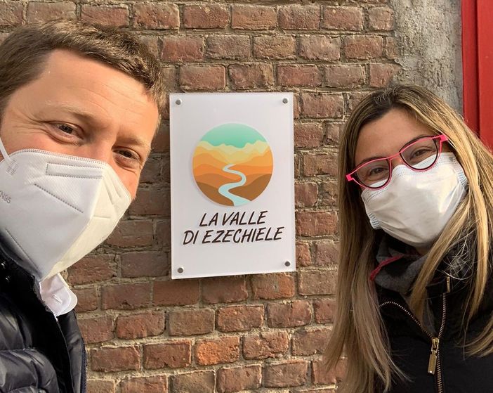 Don David Maria Riboldi, cappellano del carcere di Busto, con la deputata Maria Chiara Gadda Don David Maria Riboldi, cappellano del carcere di Busto, con la deputata Maria Chiara Gadda