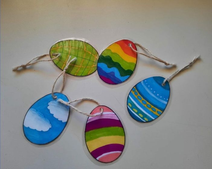 Le piazze di Tradate rifioriscono con gli Alberi di Pasqua dei bambini Le piazze di Tradate rifioriscono con gli Alberi di Pasqua dei bambini