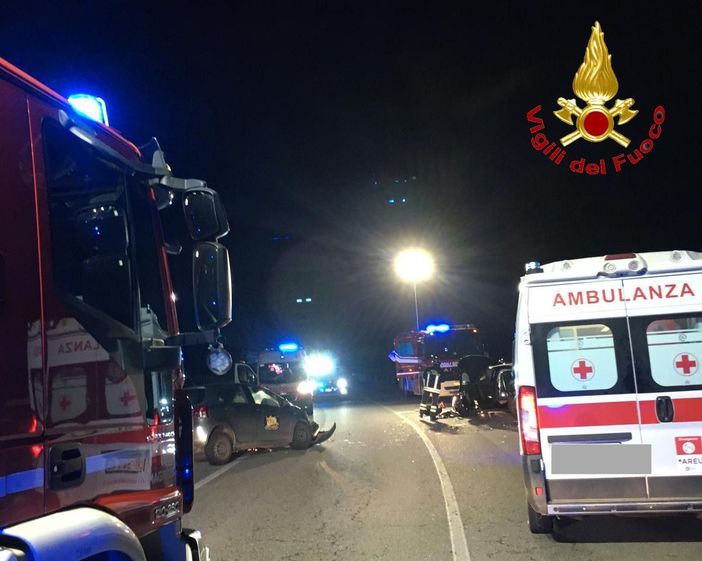 Scontro tra due auto a Fagnano: coinvolte cinque persone, fra cui tre bambini Scontro tra due auto a Fagnano: coinvolte cinque persone, fra cui tre bambini