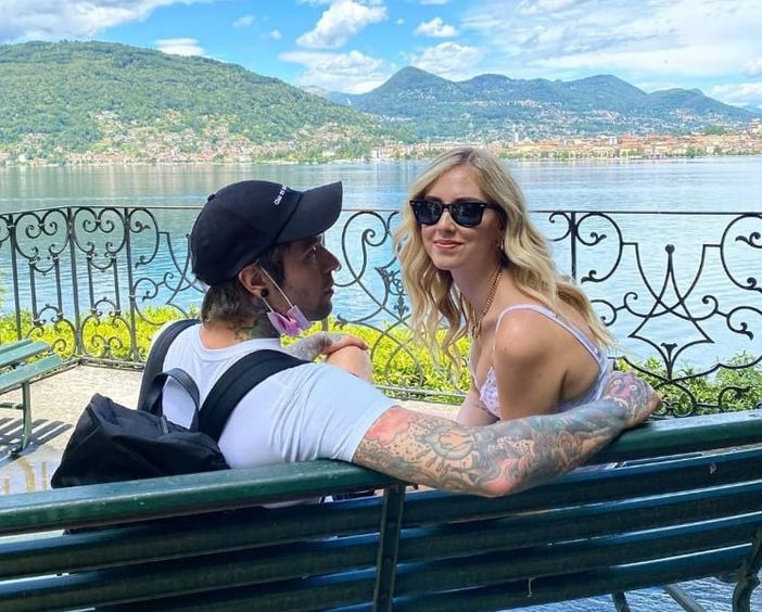 FOTO. Chiara Ferragni e Fedez turisti sul Lago Maggiore: una giornata alle Isole Borromeo straordinario spot per il territorio