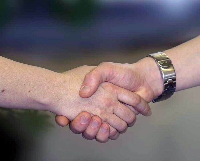 L'OPINIONE. La violenza nasce dentro ciascuno di noi: da Induno un monito universale per sconfiggere l'odio