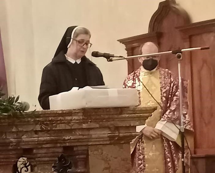 Il saluto alle suore di Viggiù in una foto da Facebook