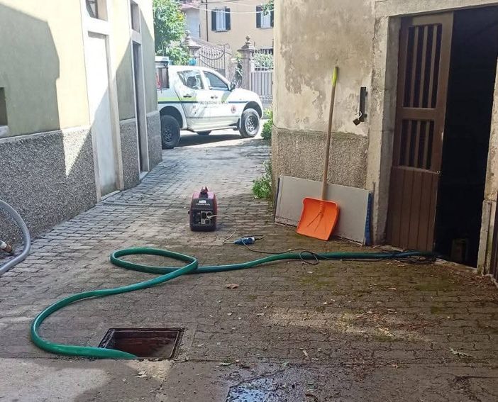 Un intervento della Protezione Civile a Viggiù per la grandinata (foto dalla pagina Facebook del Comune) Un intervento della Protezione Civile a Viggiù per la grandinata (foto dalla pagina Facebook del Comune)