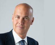 Un'immagine del Salone del Mobile (credits, Salone) due anni fa e Sandro Stipa, presidente di Asal