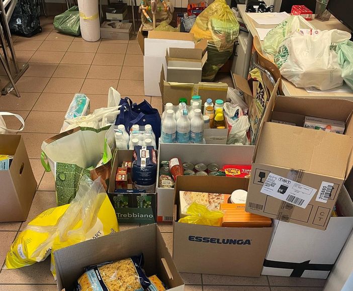 La foto con gli aiuti donati ai profughi ucraini postata da don Giuseppe Tedesco La foto con gli aiuti donati ai profughi ucraini postata da don Giuseppe Tedesco
