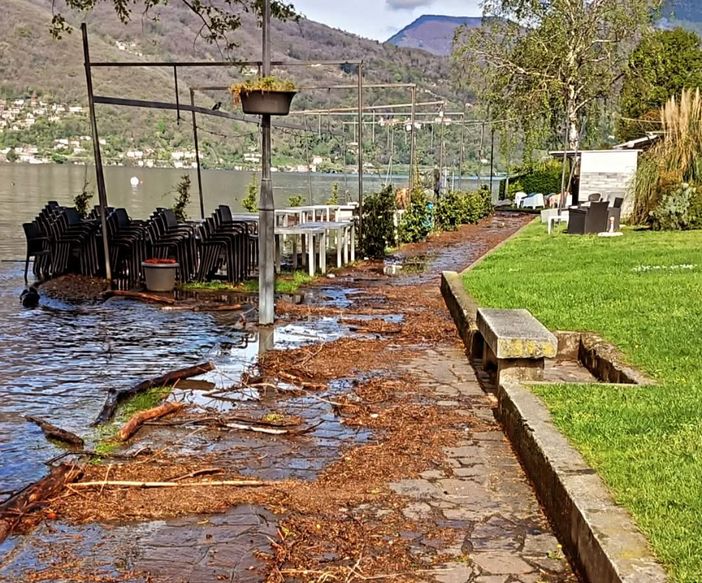 La situazione del lago Maggiore a Maccagno con Pino e Veddasca La situazione del lago Maggiore a Maccagno con Pino e Veddasca