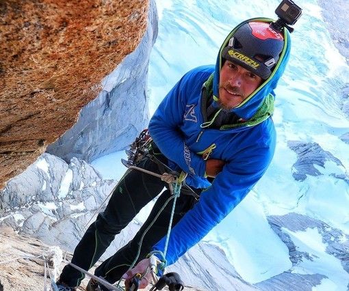 Una foto sul profilo Facebook di Matteo Pasquetto, scattata dal forte alpinista italiano Matteo Della Bordella , suo amico e compagno di salite Una foto sul profilo Facebook di Matteo Pasquetto, scattata dal forte alpinista italiano Matteo Della Bordella , suo amico e compagno di salite