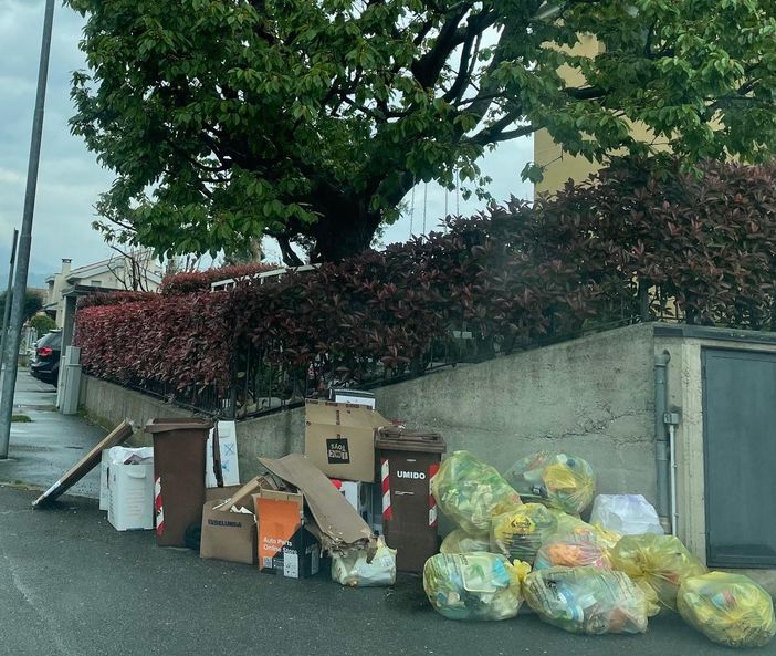 Arcisate, botta e risposta su raccolta rifiuti e Tari. «È abitudine vedere sacchi abbandonati». La dura replica del sindaco