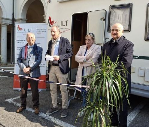 Inaugurazione di un camper donato a Lilt, uno dei mezzi utilizzati per portare la prevenzione nei quartieri