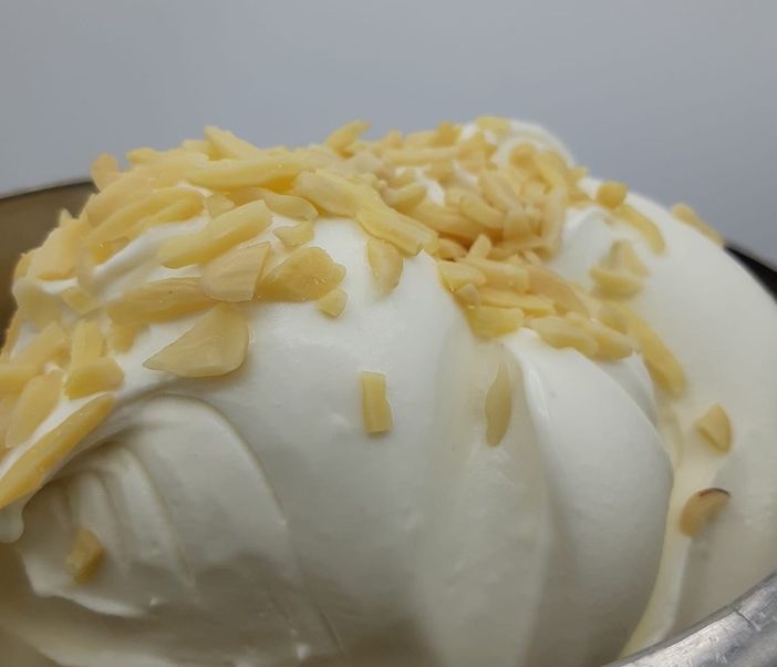 Un'onda fresca di mandorla dalla Sicilia