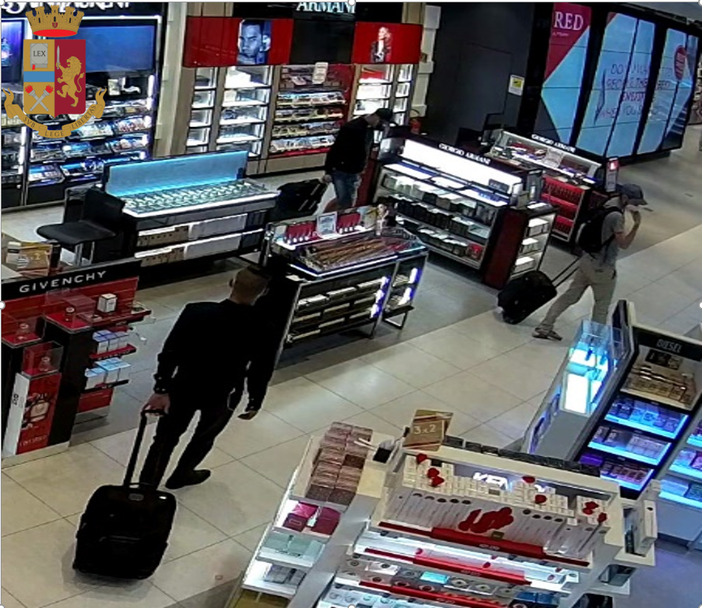 Saccheggiavano i duty free di Malpensa in cerca di profumi griffati: tre in manette