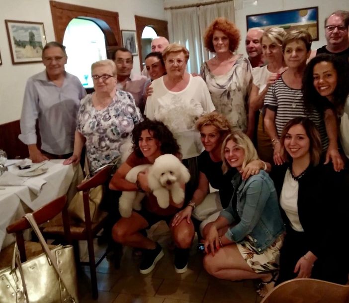 Valentina Bergamaschi, festa a sorpresa a Leggiuno con un dono speciale: un libro di Gigi Riva