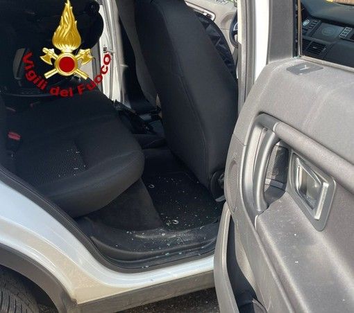 Corbetta, bimba di tre mesi bloccata in auto. Salvata dai vigili del fuoco Corbetta, bimba di tre mesi bloccata in auto. Salvata dai vigili del fuoco